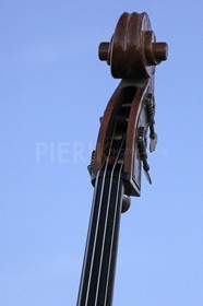Un petit moment de musique entre deux régates