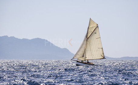 A29X9400.jpg