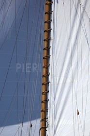 Le mât de Moonbeam IV