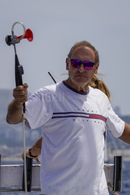 J70-8976.jpg
