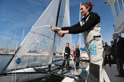 Ingrid Petitjean et Olivier Backes lors du baptême de leur Nacra 17 à la SNM. En route pour les JO de Rio