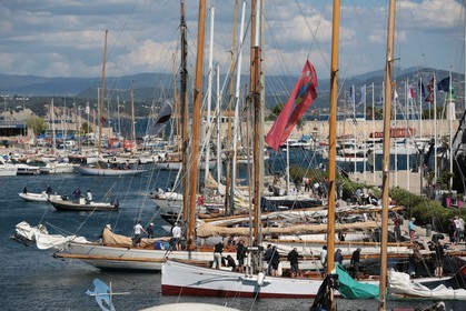 Manœuvres au port.