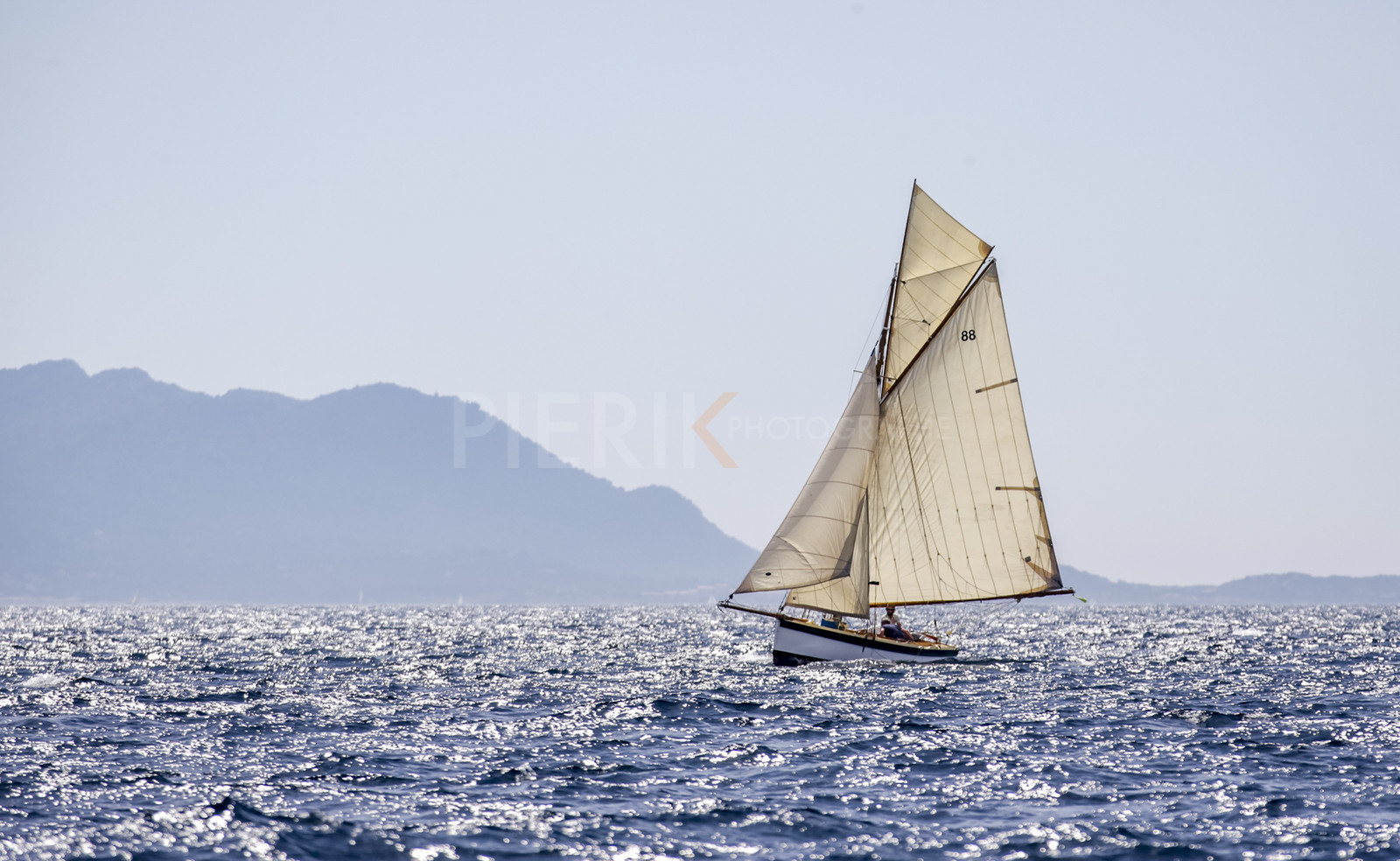 A29X9400.jpg