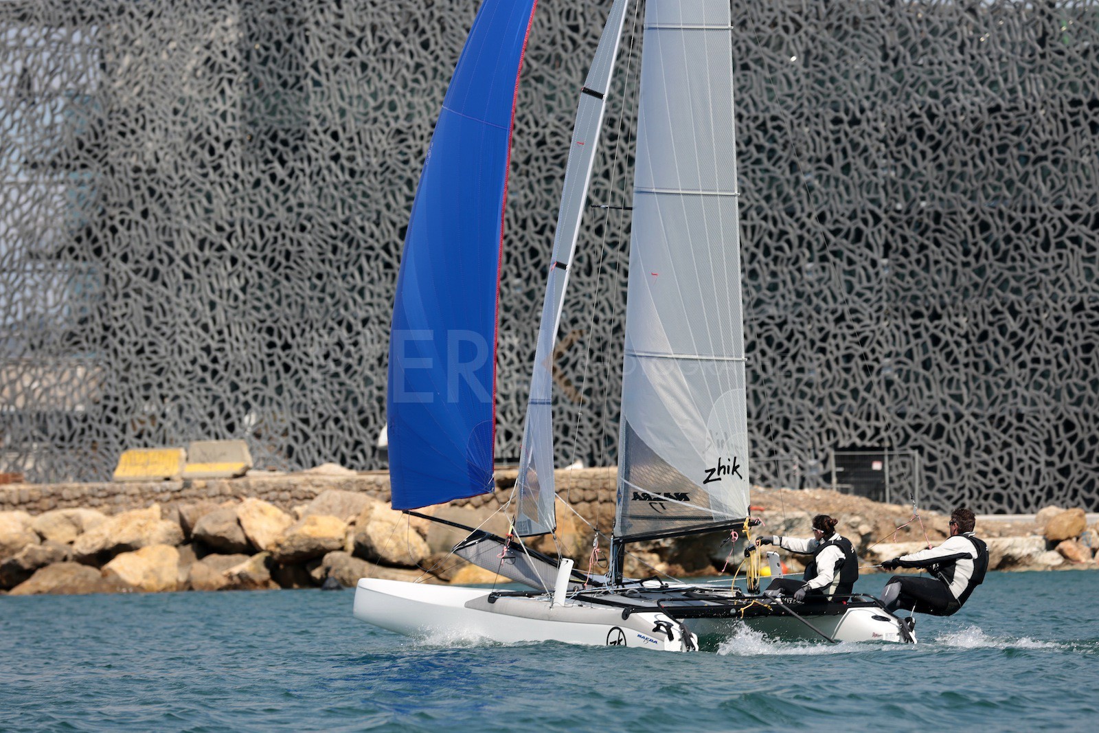 Ingrid Petitjean et Olivier Backes lors du baptême de leur Nacra 17 à la SNM. En route pour les JO de Rio