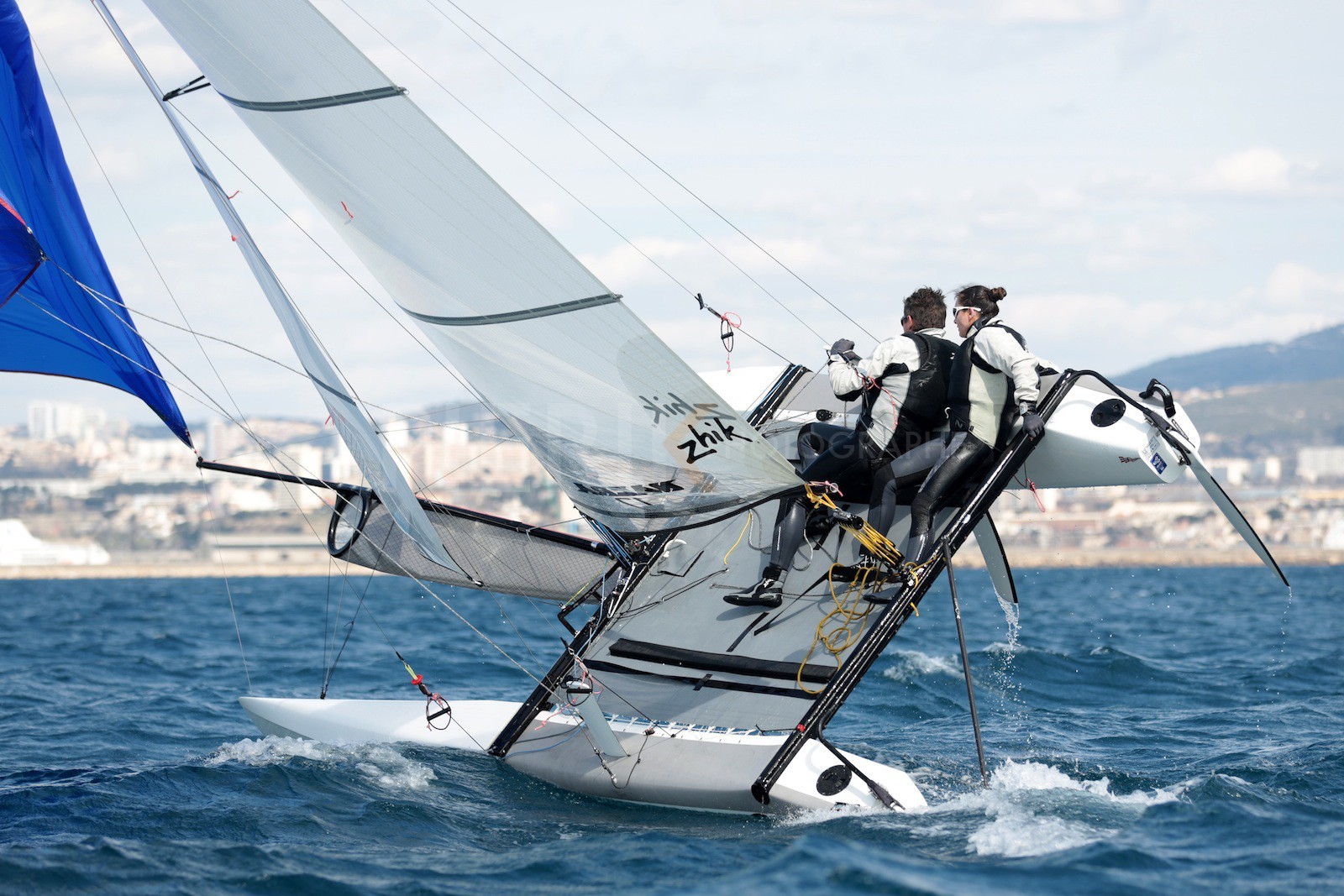 Ingrid Petitjean et Olivier Backes lors du baptême de leur Nacra 17 à la SNM. En route pour les JO de Rio