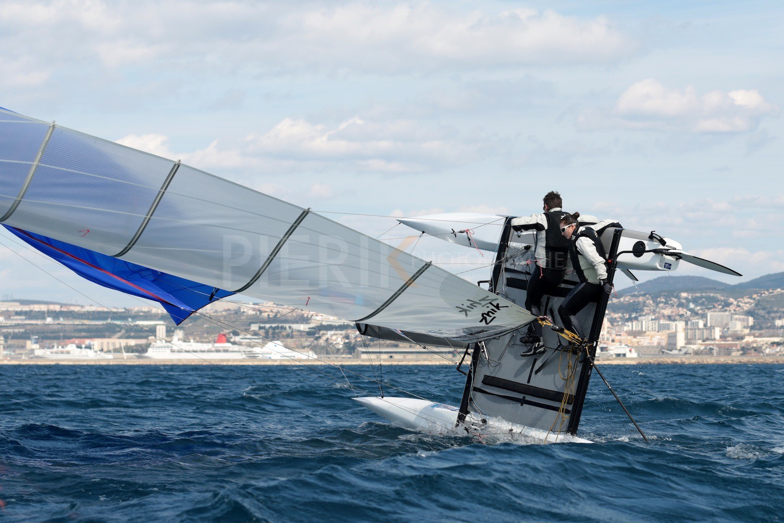 Ingrid Petitjean et Olivier Backes lors du baptême de leur Nacra 17 à la SNM. En route pour les JO de Rio