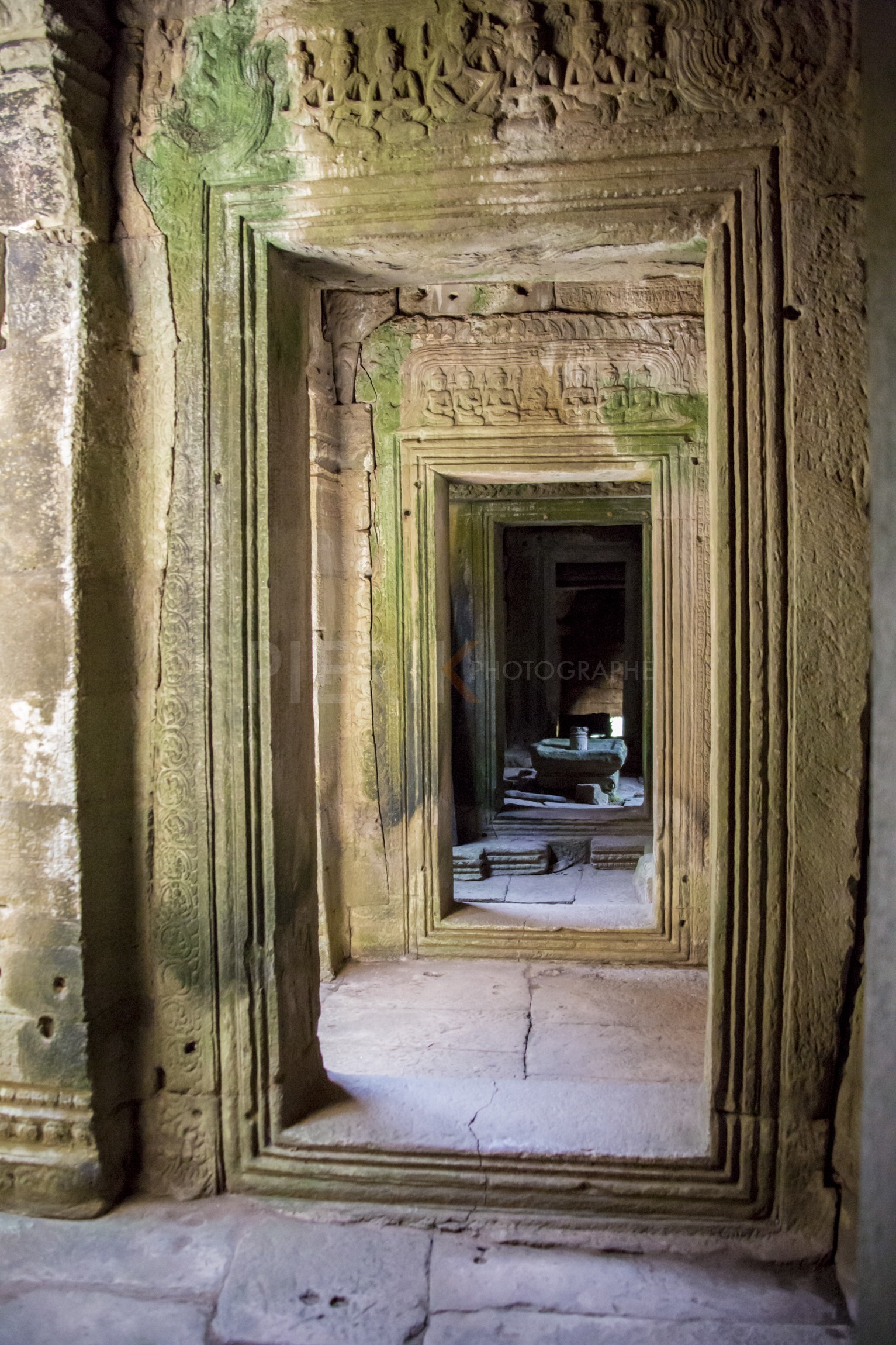 Un couloir dans le temple Bayon - A corridor in Bayon temple