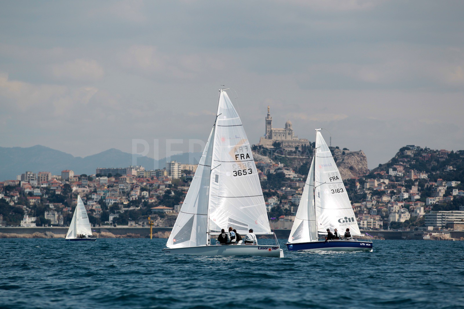 Les Laser Sb3 devant la Bonne Mère