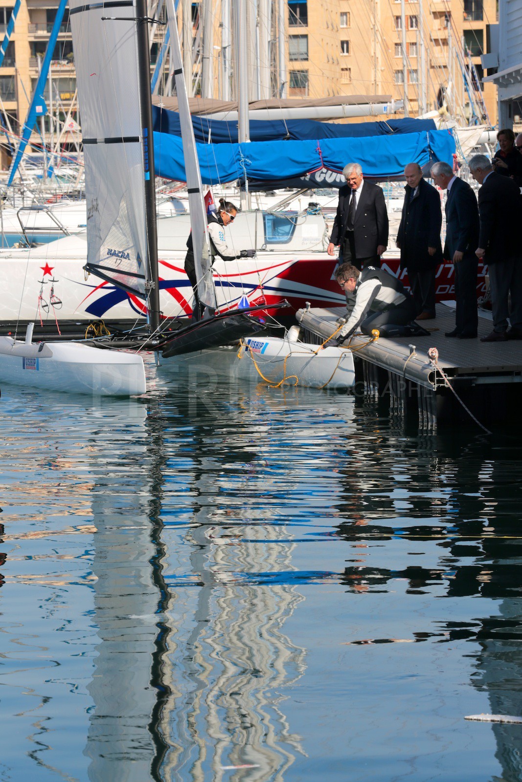 Ingrid Petitjean et Olivier Backes lors du baptême de leur Nacra 17 à la SNM. En route pour les JO de Rio